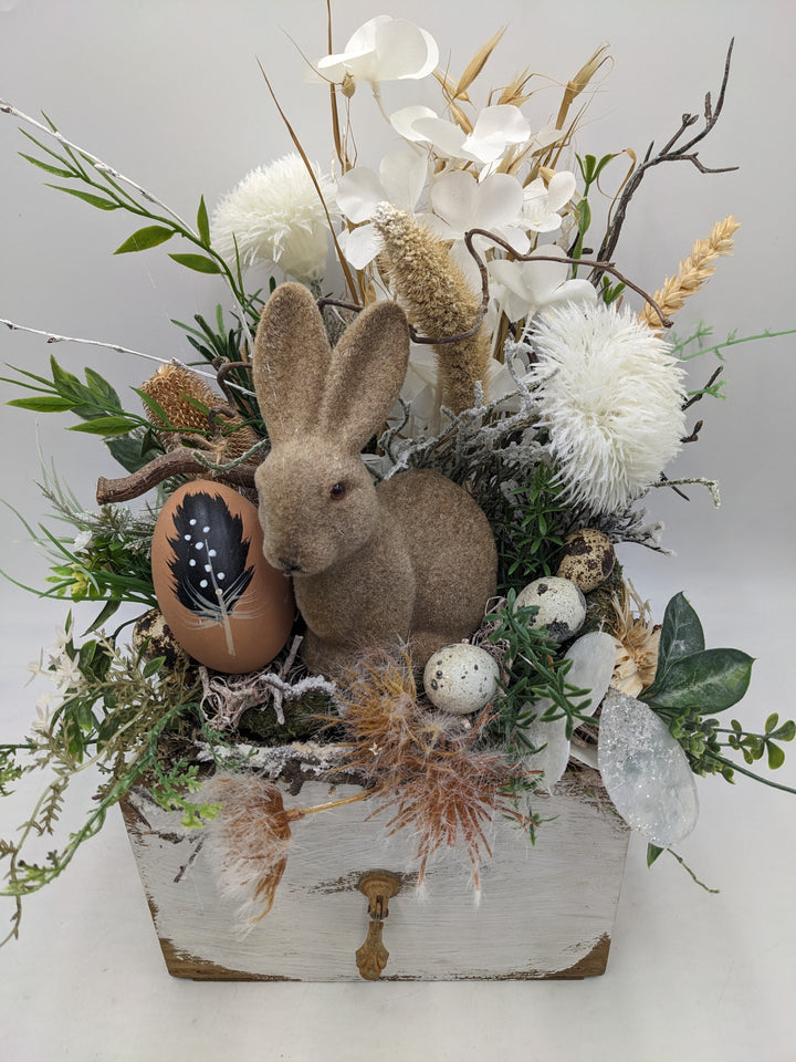 Ostergesteck Frühlingsgesteck Hase Gräser natur weiss