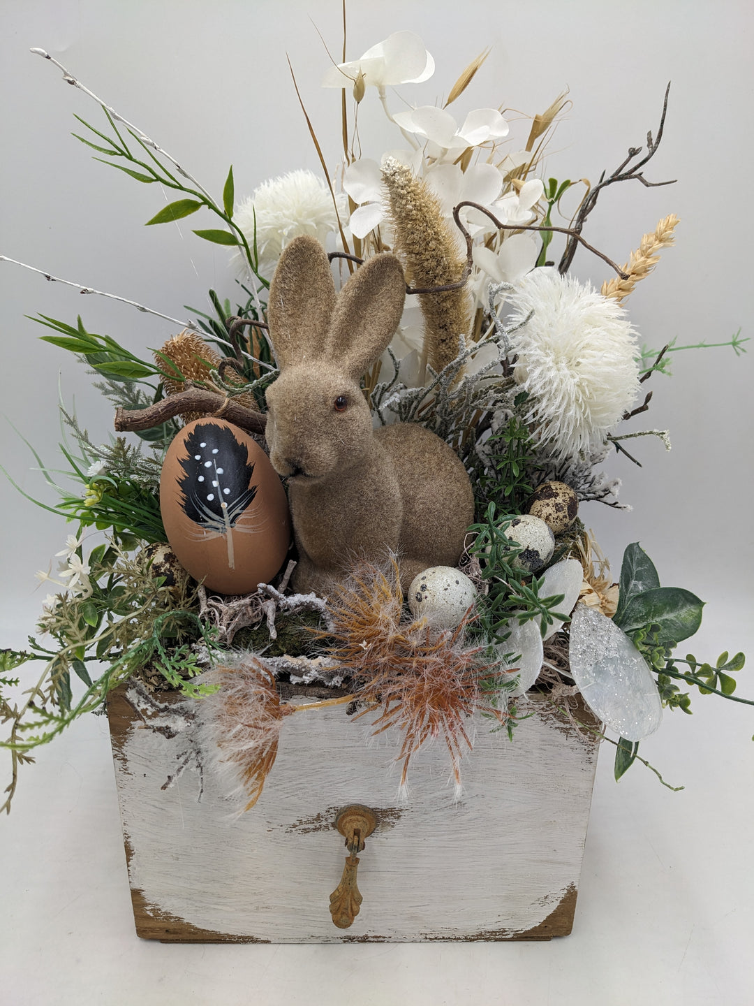 Ostergesteck Frühlingsgesteck Hase Gräser natur weiss