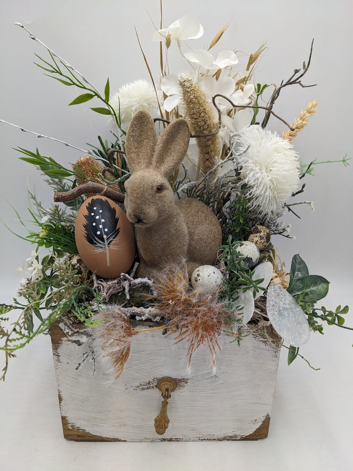 Ostergesteck Frühlingsgesteck Hase Gräser natur weiss