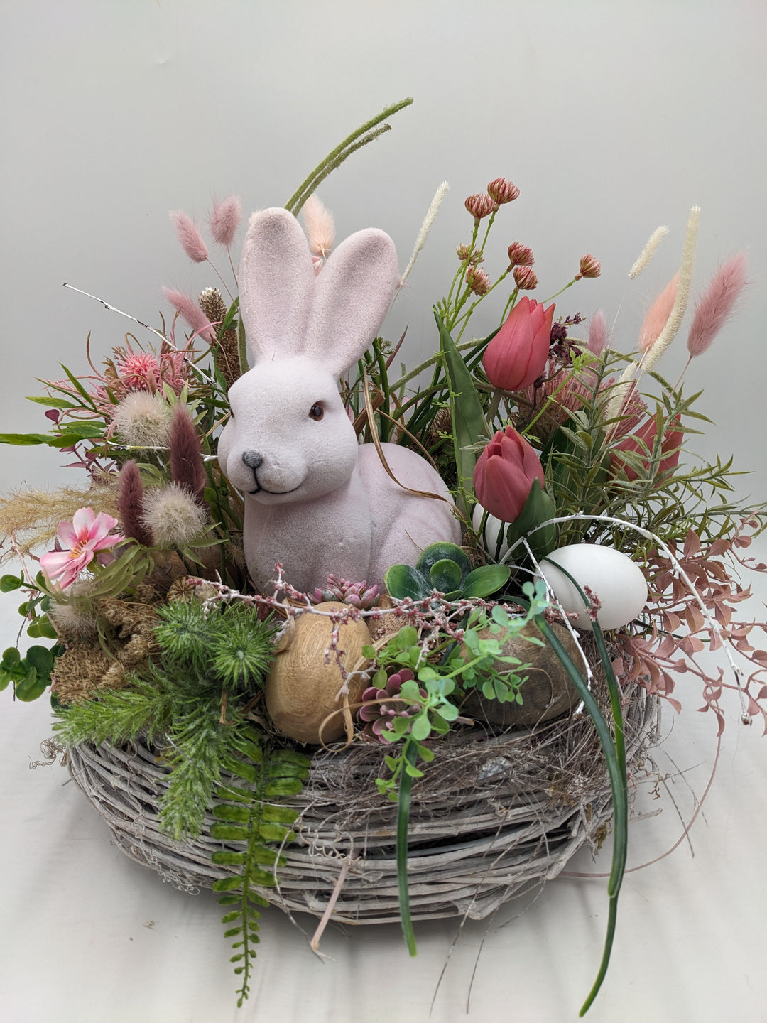 Osterkranz Frühlingskranz Tulpen Gräser Eier rosa