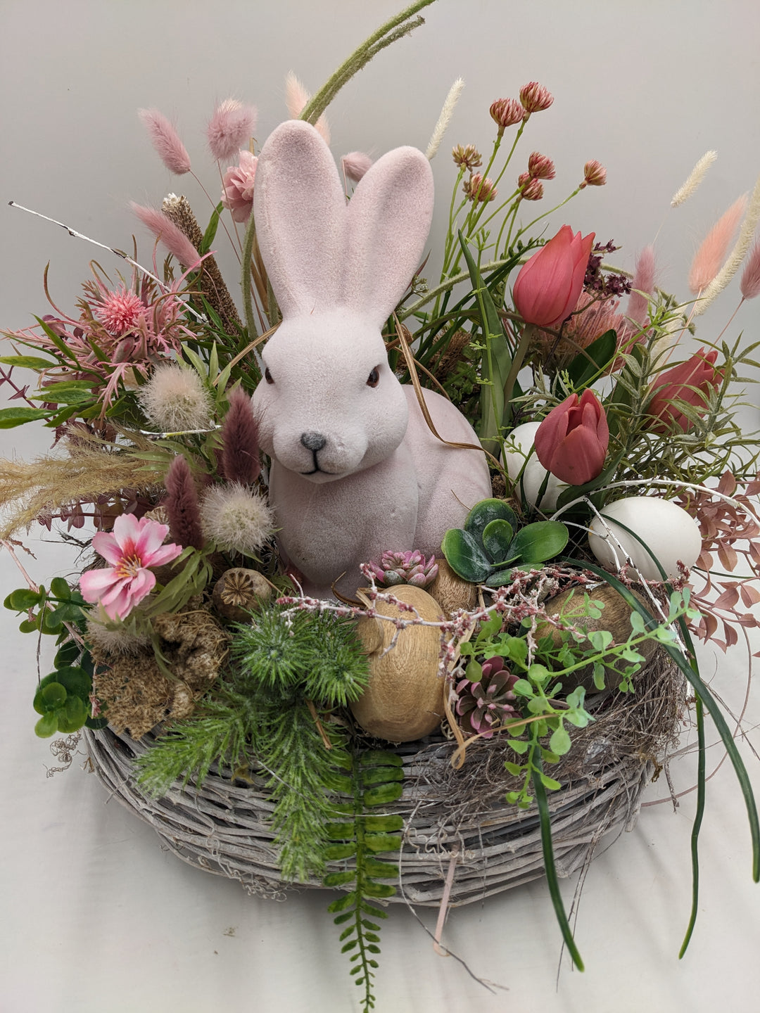 Osterkranz Frühlingskranz Tulpen Gräser Eier rosa