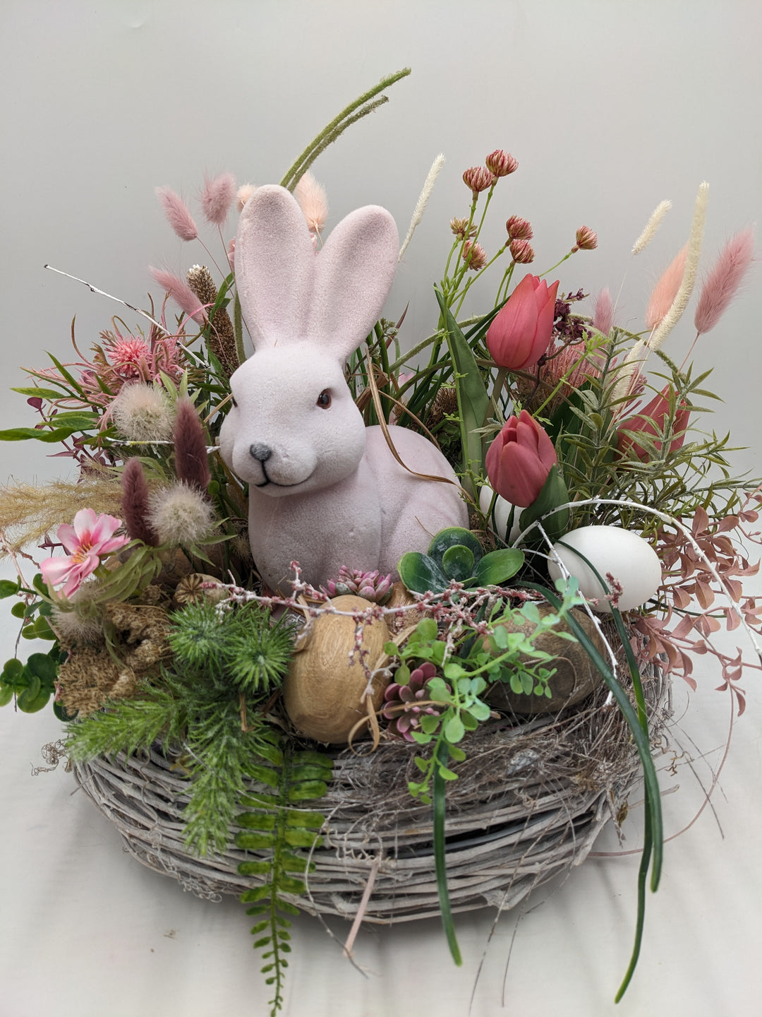 Osterkranz Frühlingskranz Tulpen Gräser Eier rosa