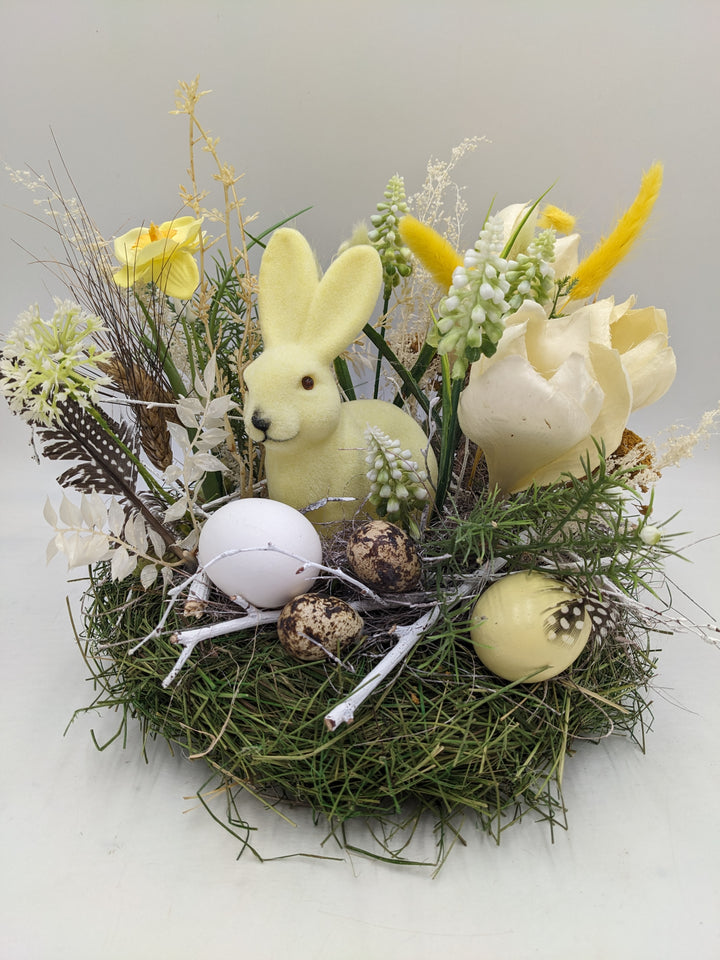 Ostergesteck Frühlingsgesteck Hase Gräser Hyazinthen gelb