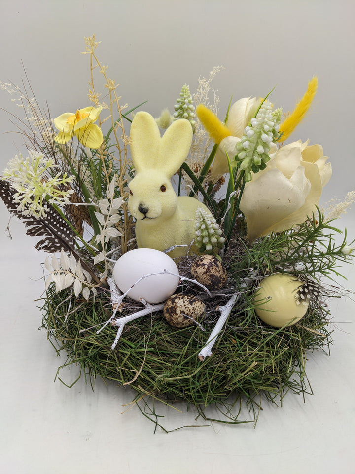Ostergesteck Frühlingsgesteck Hase Gräser Hyazinthen gelb