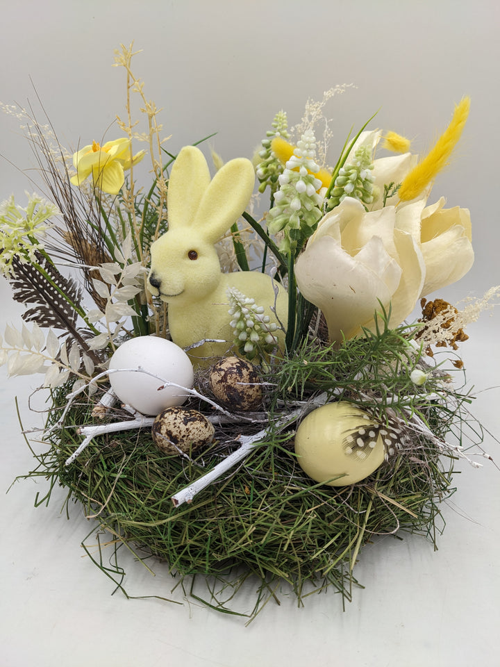 Ostergesteck Frühlingsgesteck Hase Gräser Hyazinthen gelb