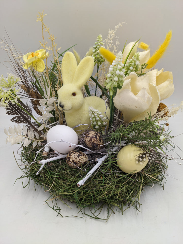 Ostergesteck Frühlingsgesteck Hase Gräser Hyazinthen gelb