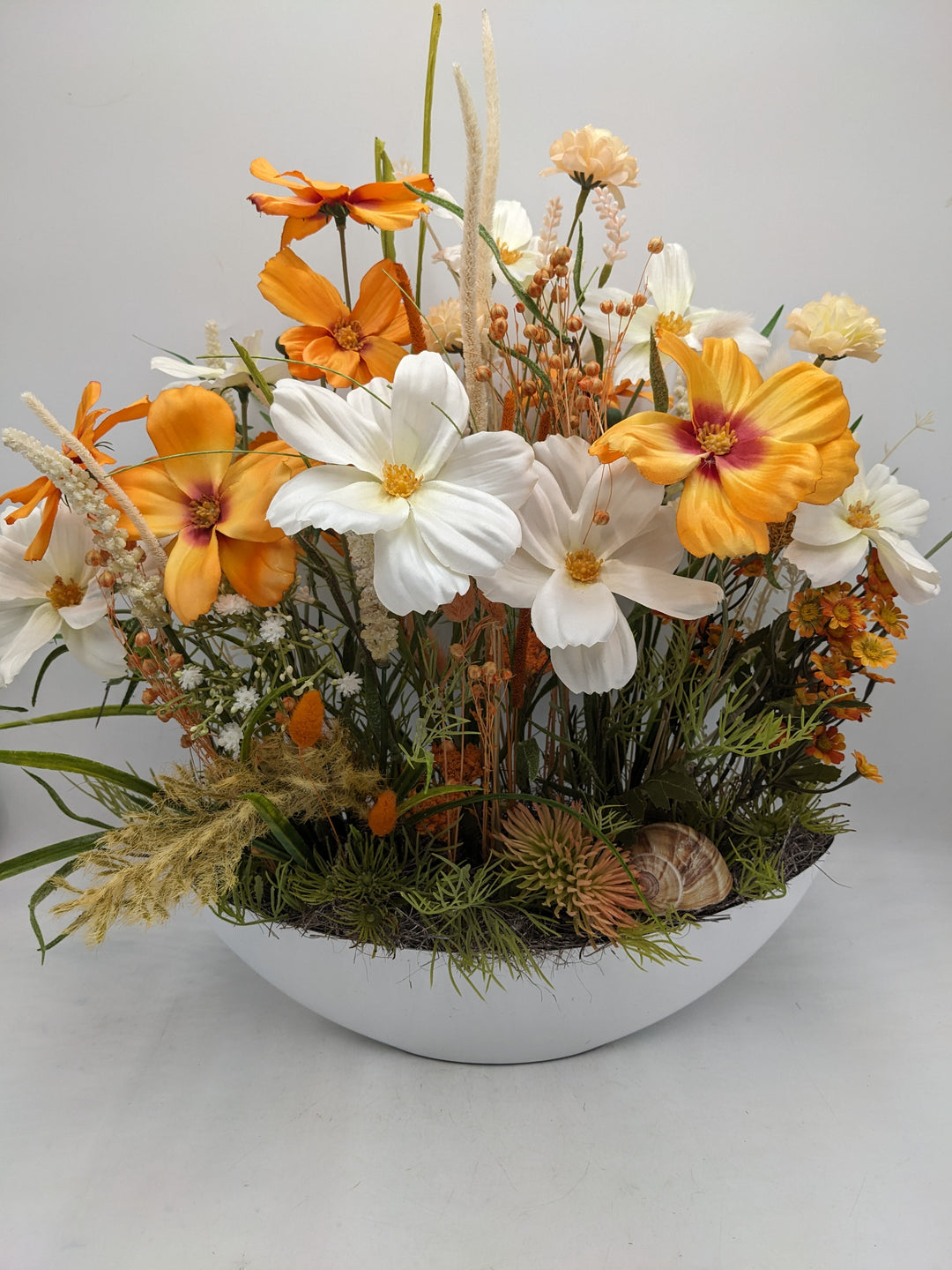 Sommergesteck Blüten orange weiss