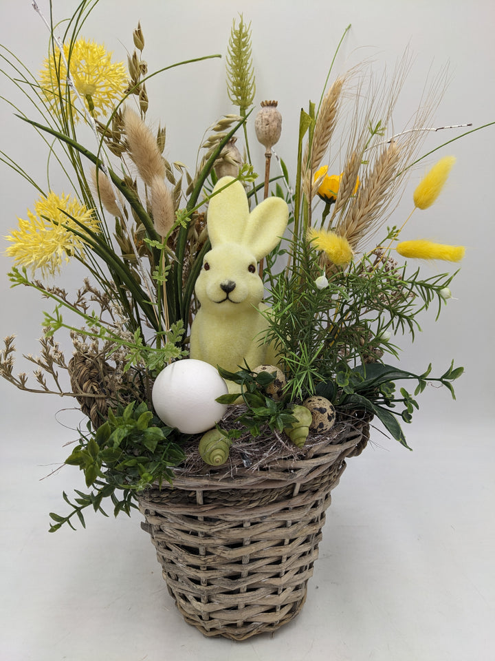 Ostergesteck Frühlingsgesteck Hase Gräser gelb