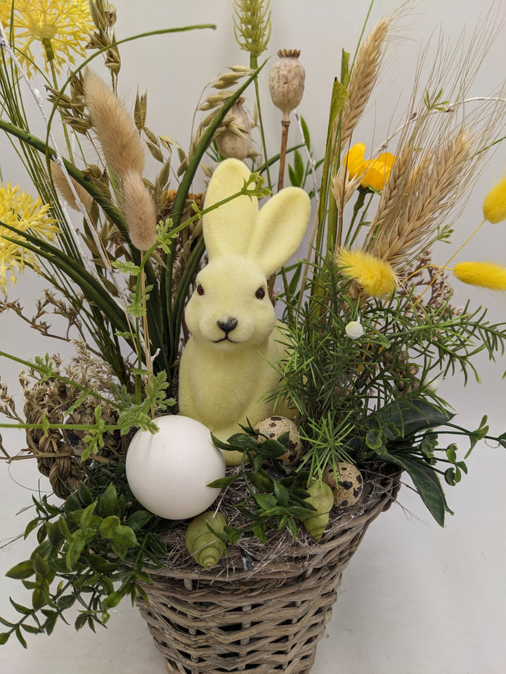 Ostergesteck Frühlingsgesteck Hase Gräser gelb
