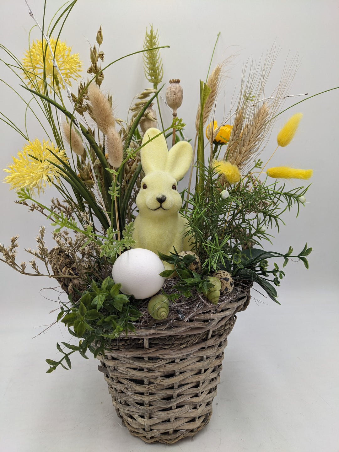 Ostergesteck Frühlingsgesteck Hase Gräser gelb