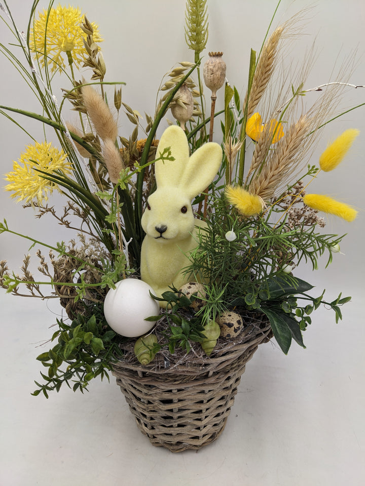 Ostergesteck Frühlingsgesteck Hase Gräser gelb