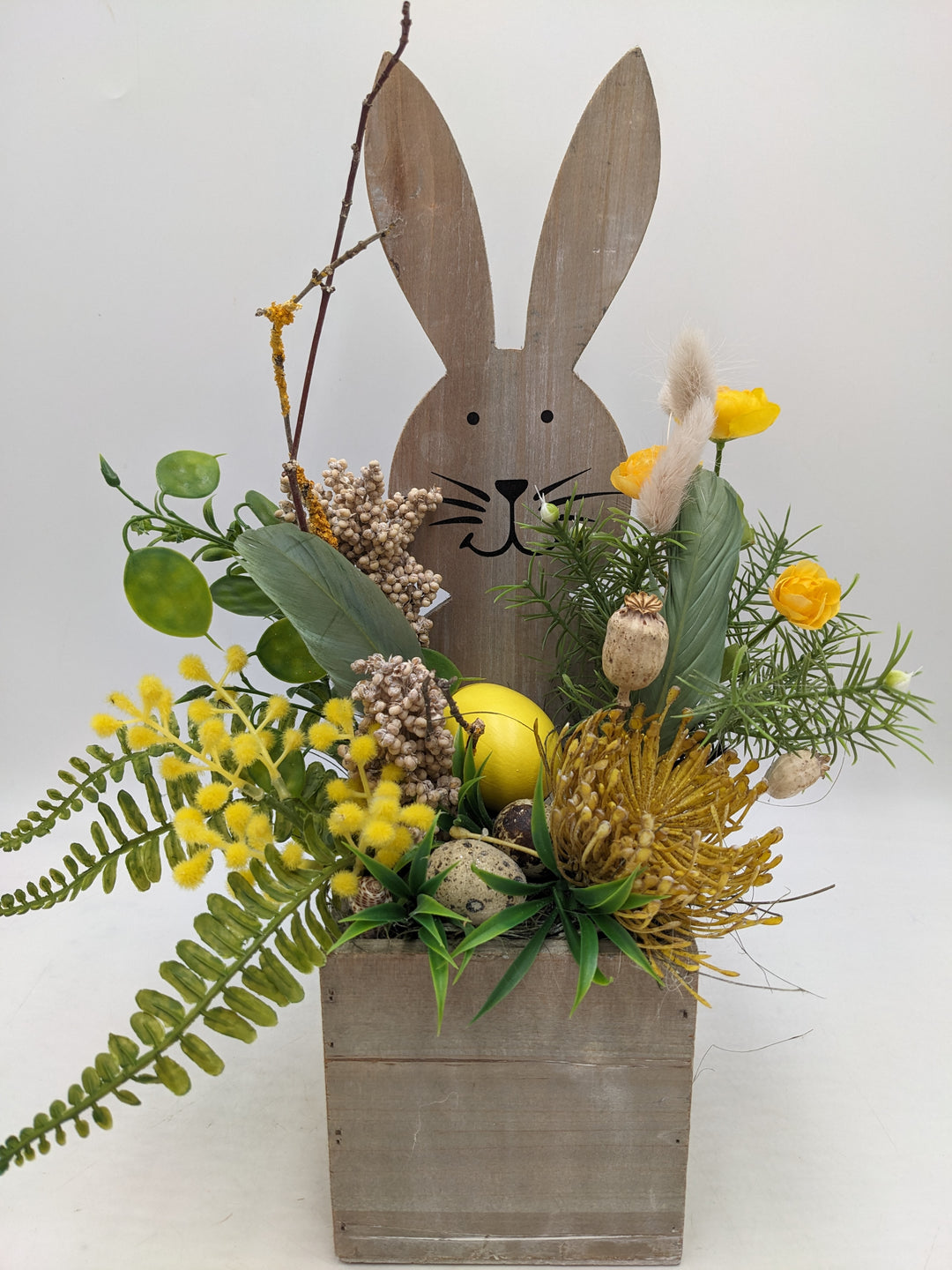 Ostergesteck Frühlingsgesteck Gräser Hase gelb creme