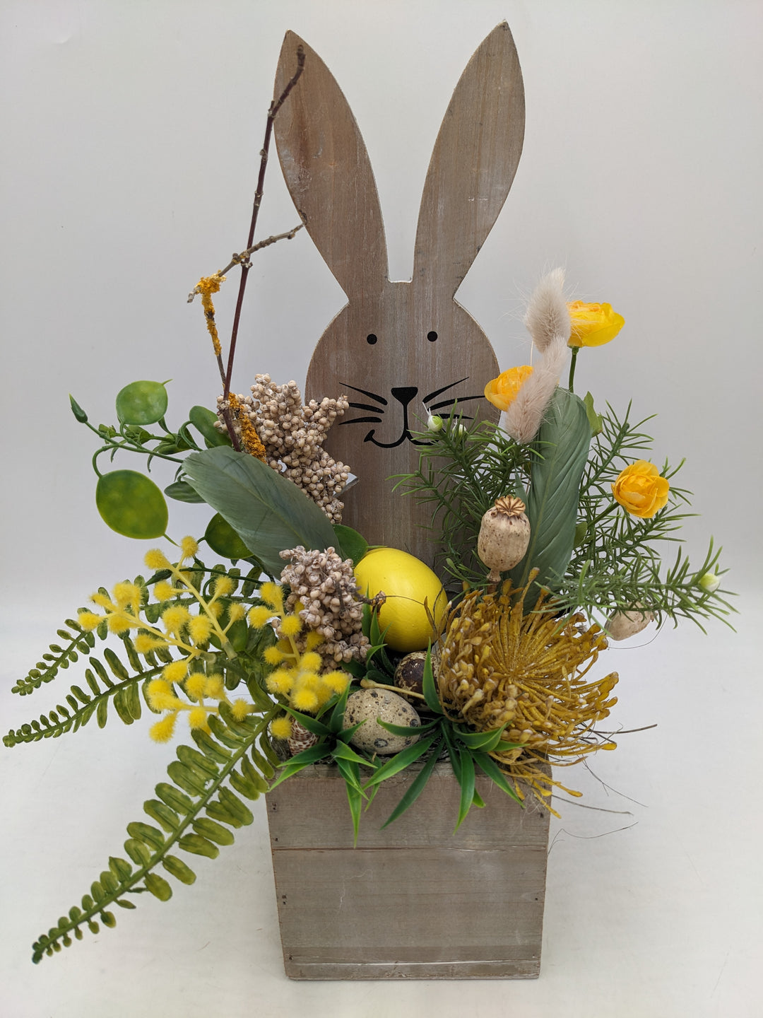 Ostergesteck Frühlingsgesteck Gräser Hase gelb creme