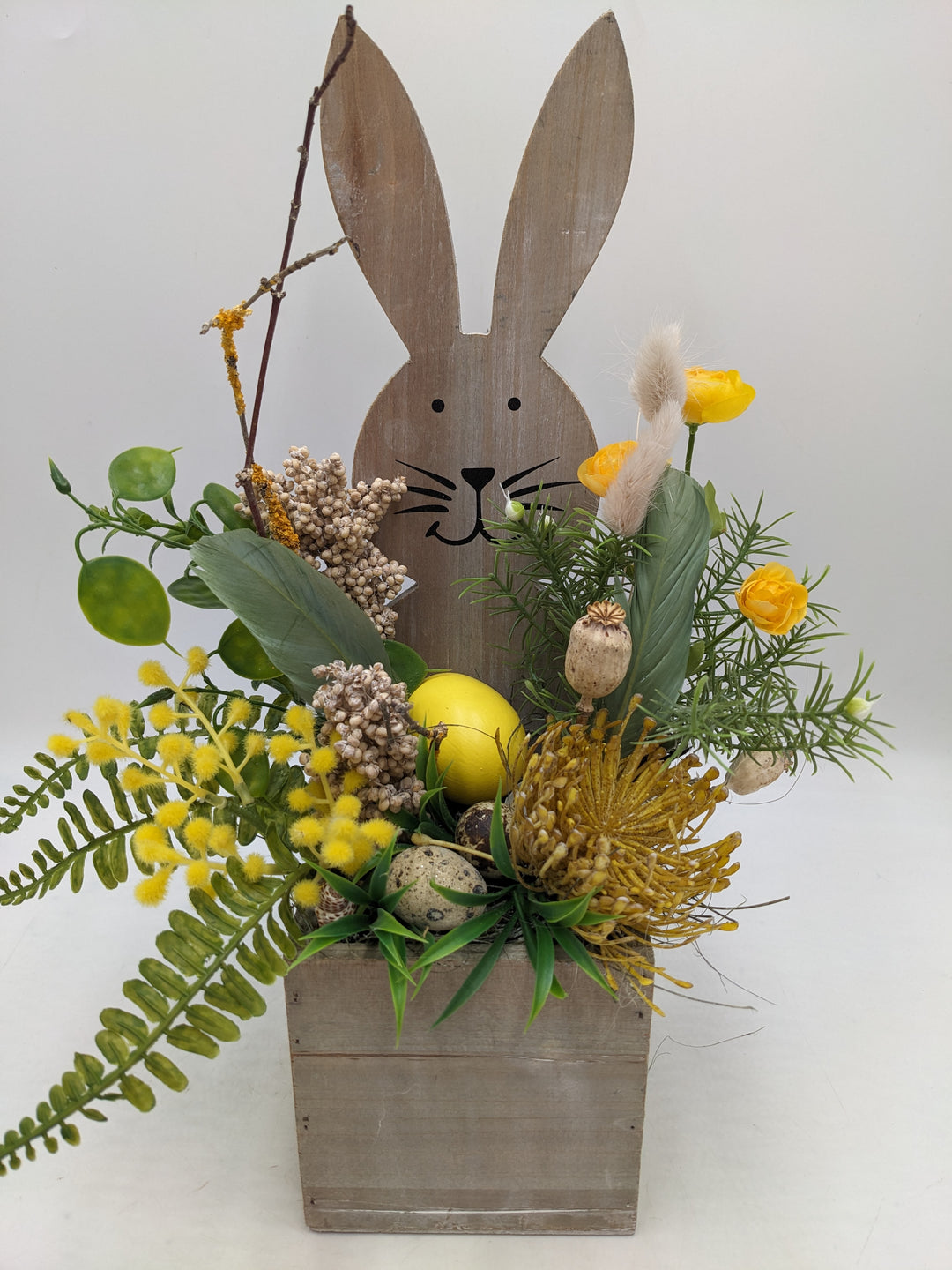 Ostergesteck Frühlingsgesteck Gräser Hase gelb creme