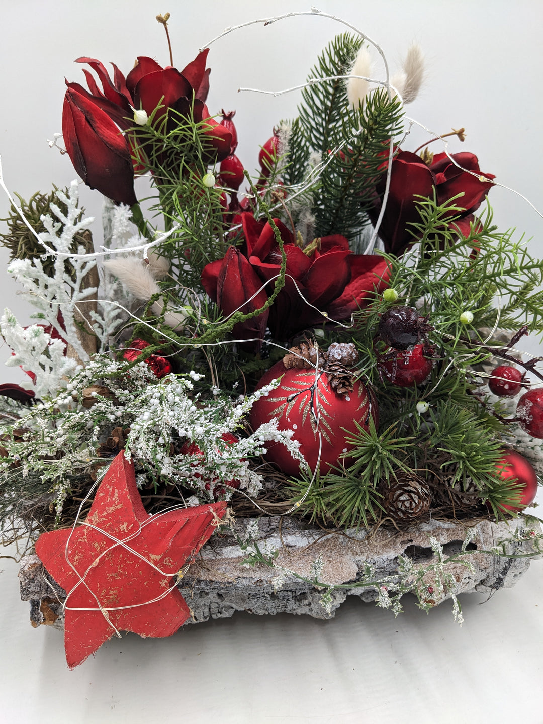 Wintergesteck Amaryllis Zapfen LED rot