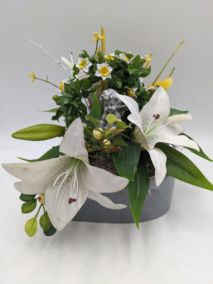 Trauergesteck Engel Lilien Gräser weiss