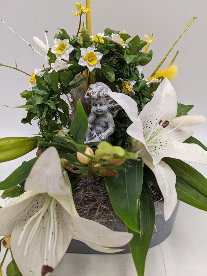 Trauergesteck Engel Lilien Gräser weiss
