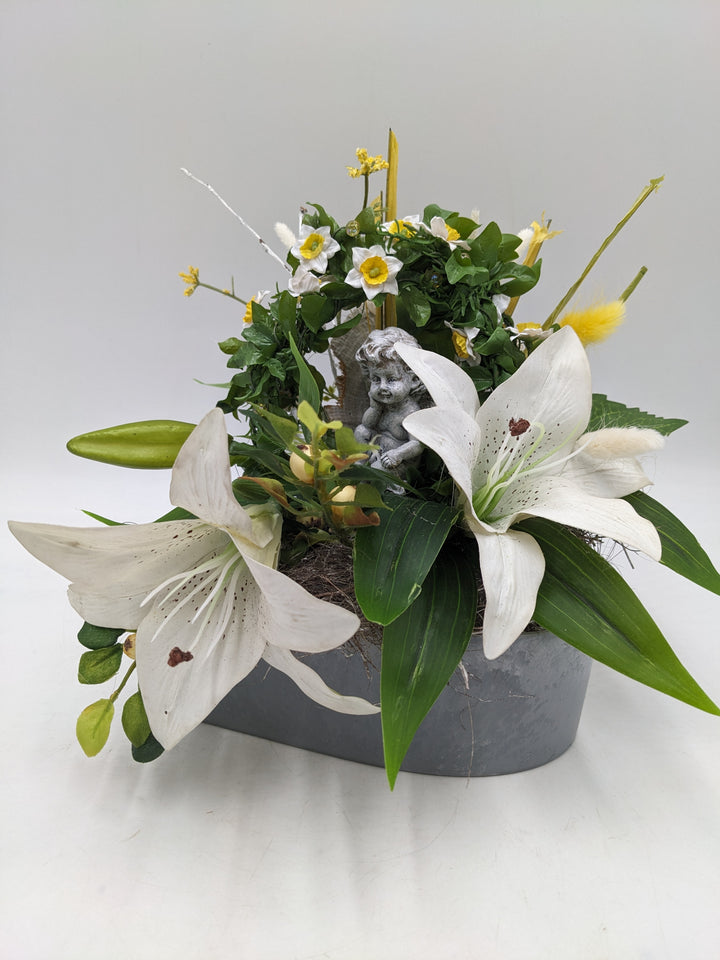 Trauergesteck Engel Lilien Gräser weiss