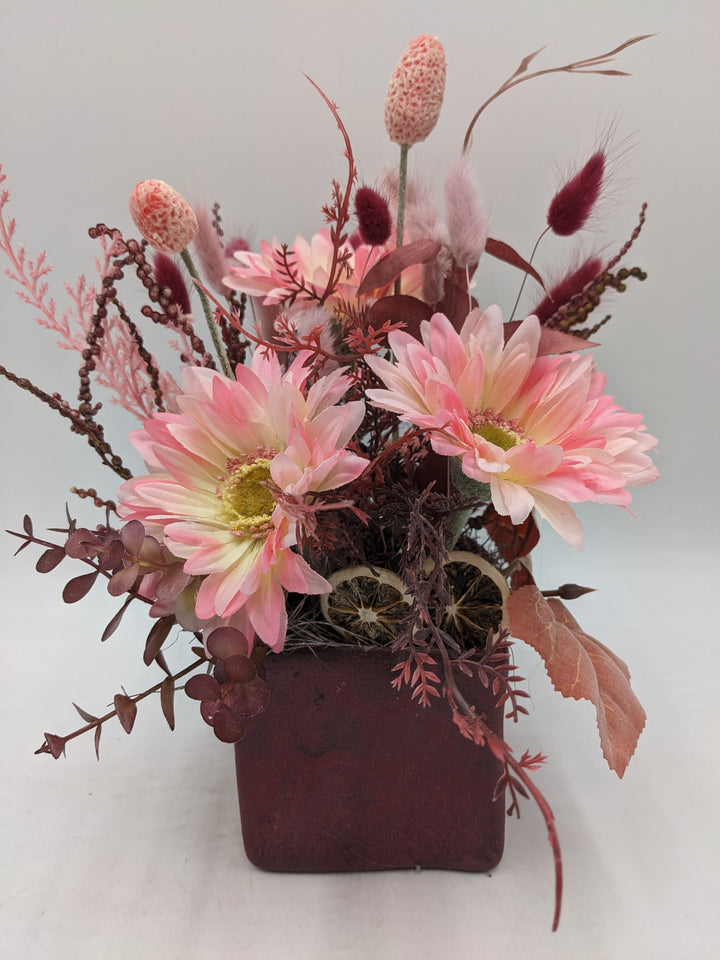 Frühlingsgesteck Gräser rot rosa