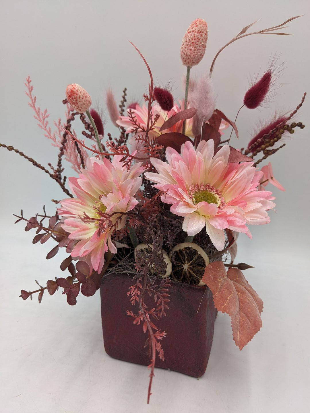 Frühlingsgesteck Gräser rot rosa