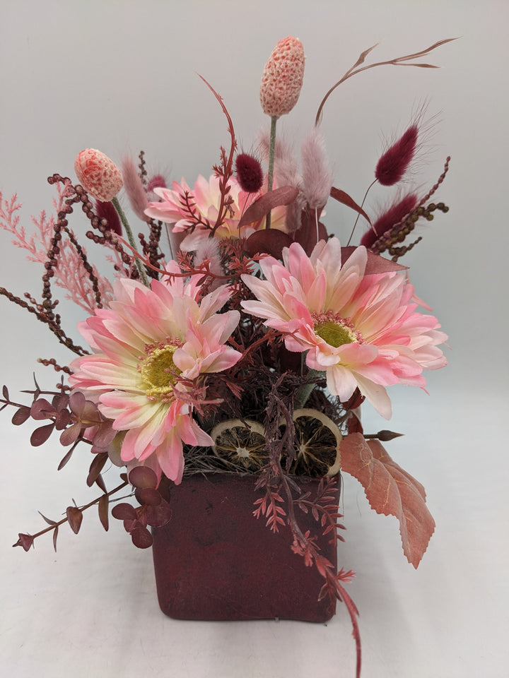 Frühlingsgesteck Gräser rot rosa