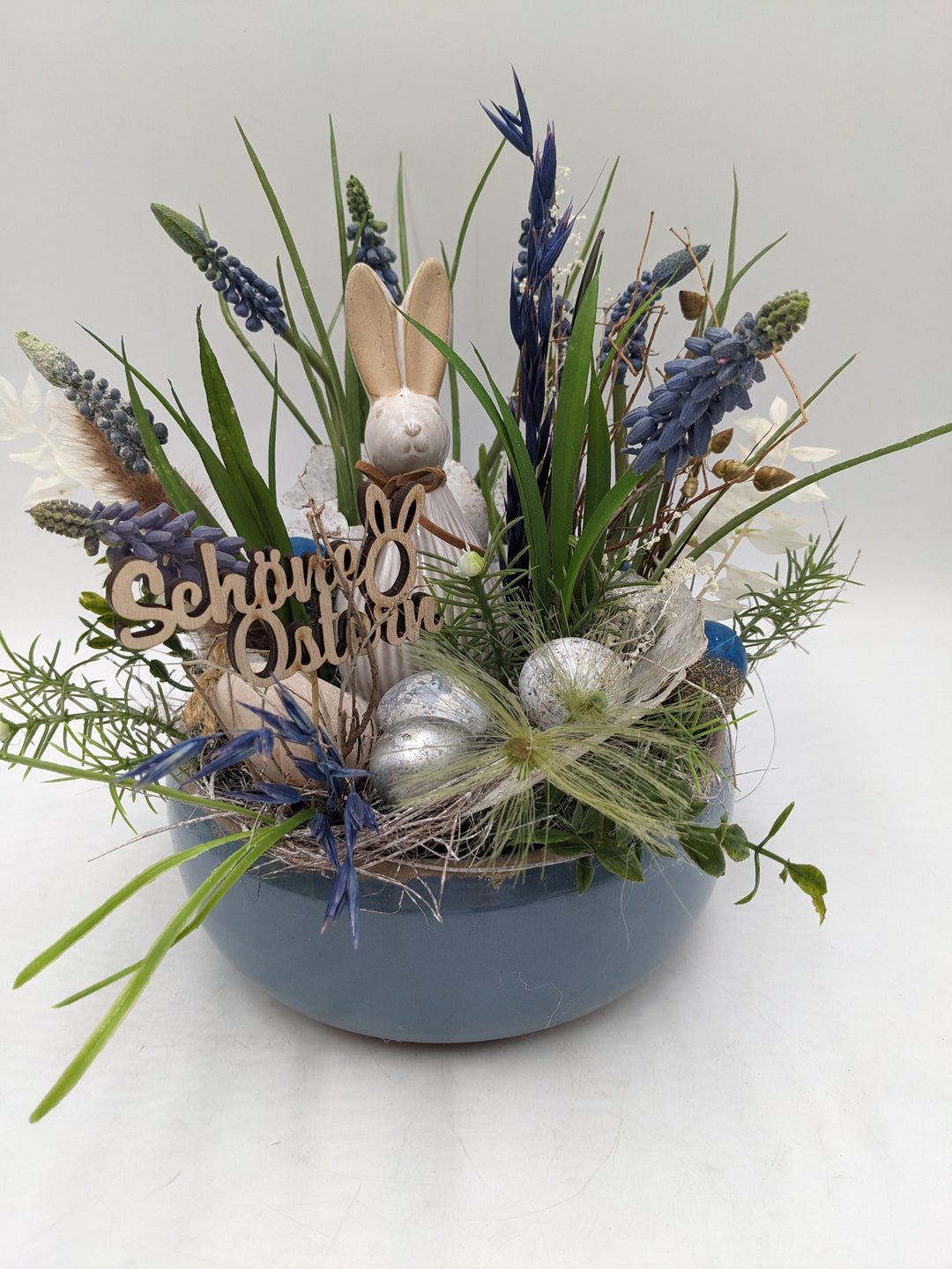 Ostergesteck Frühlingsgesteck Hase Hyazinthen Gräser blau