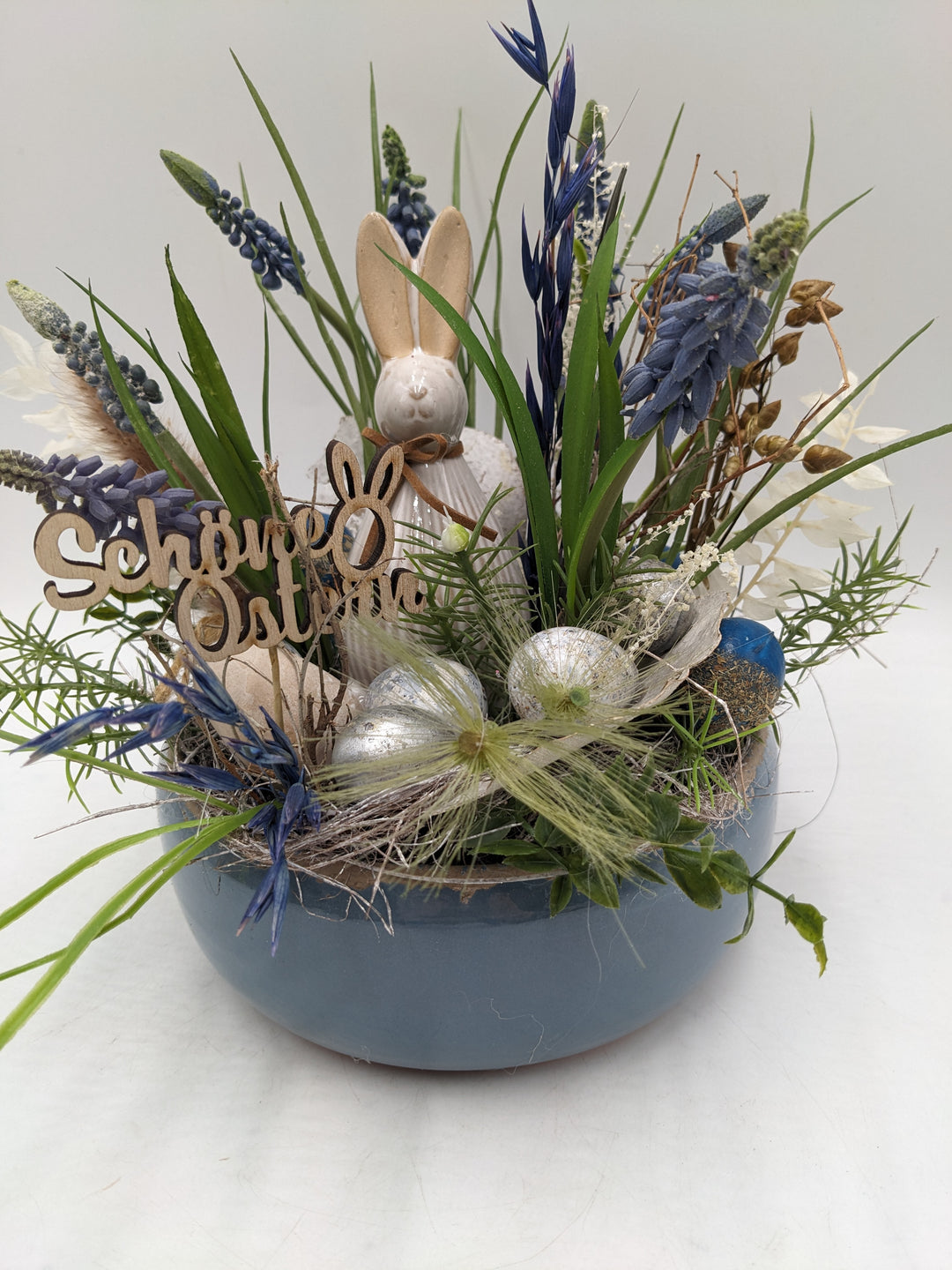 Ostergesteck Frühlingsgesteck Hase Hyazinthen Gräser blau