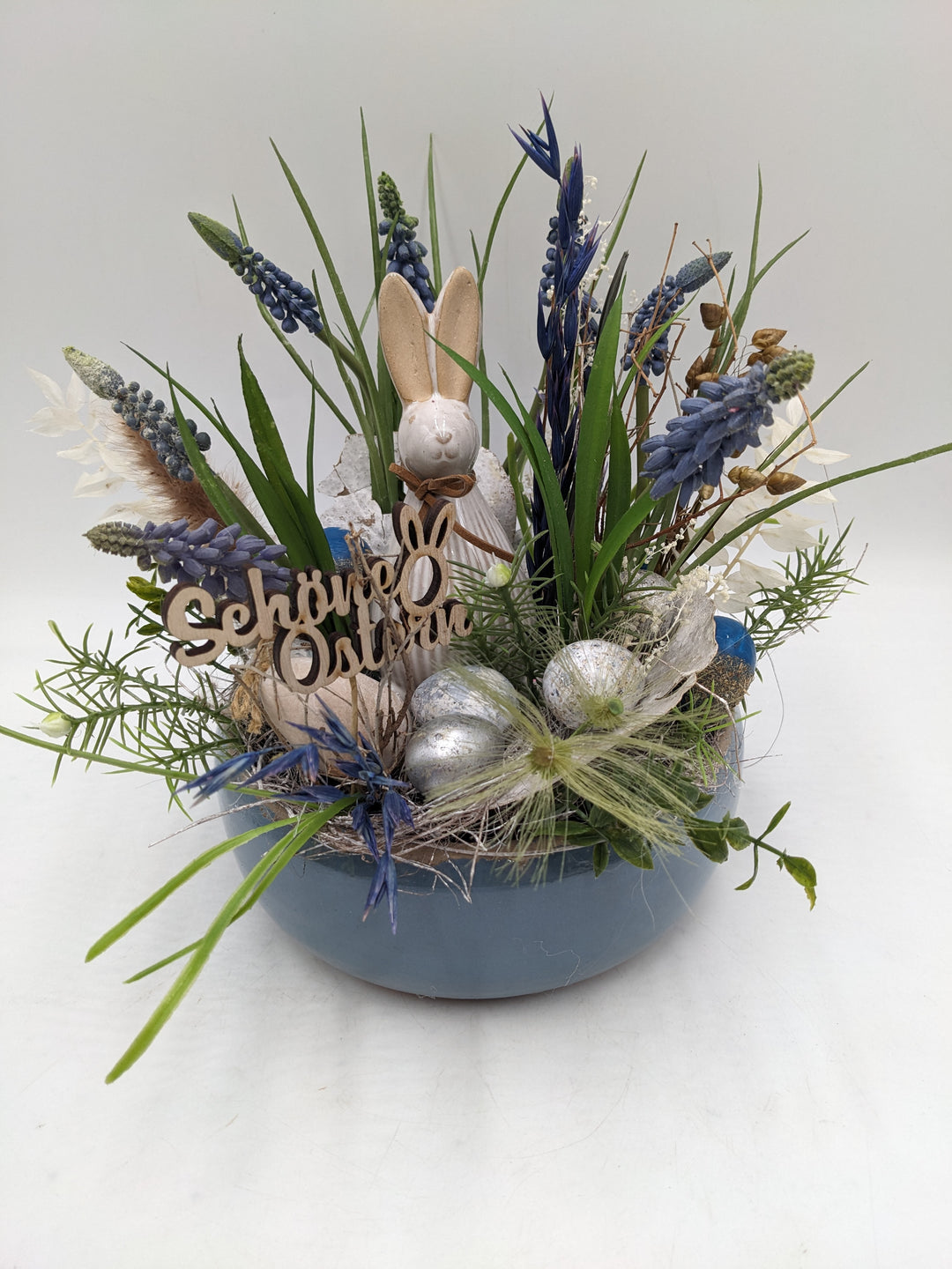 Ostergesteck Frühlingsgesteck Hase Hyazinthen Gräser blau