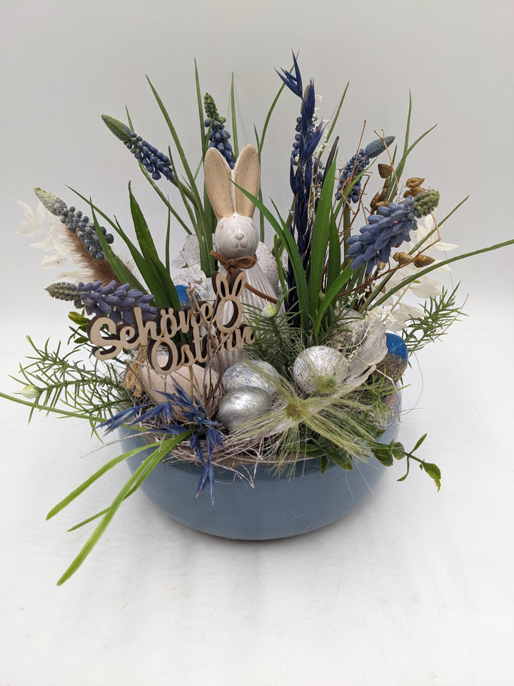 Ostergesteck Frühlingsgesteck Hase Hyazinthen Gräser blau