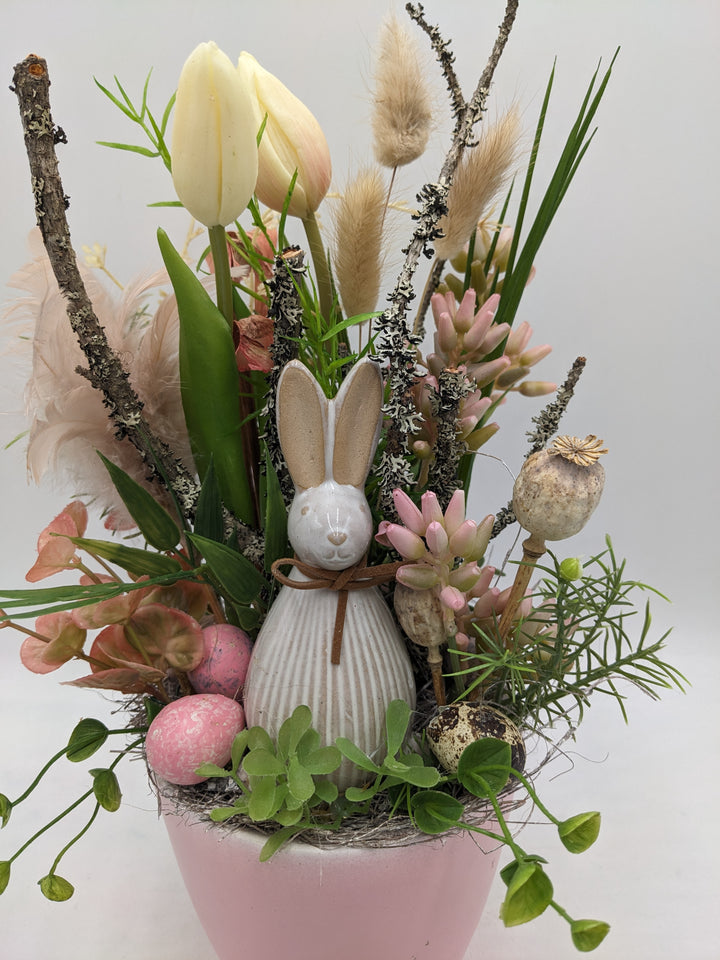 Ostergesteck Hase Tulpen Gräser rosa