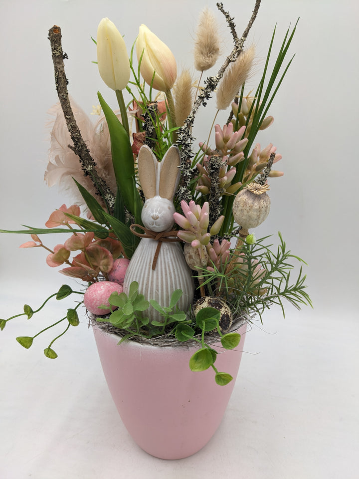Ostergesteck Hase Tulpen Gräser rosa