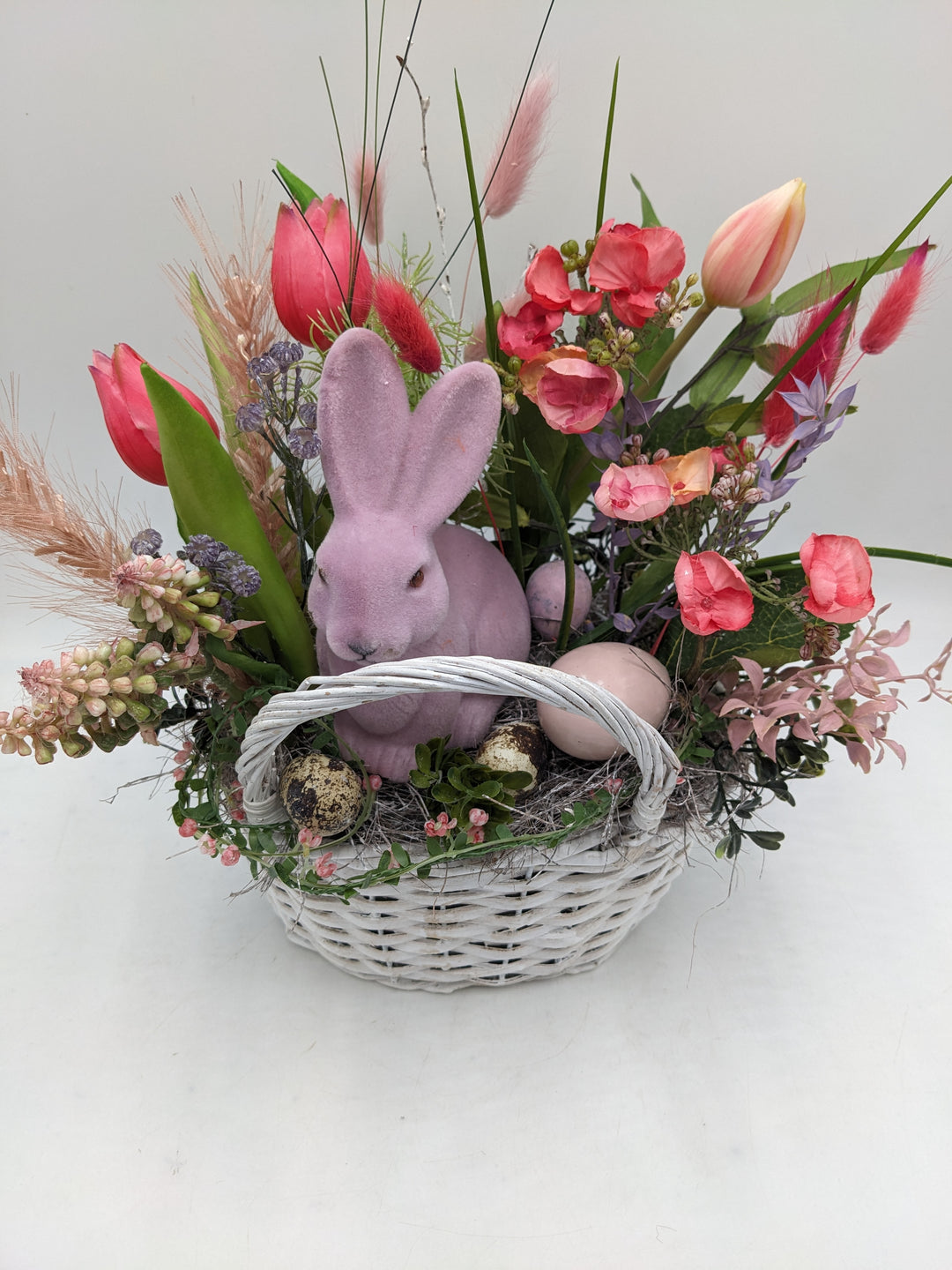 Ostergesteck Frühlingsgesteck  Hase Tulpen Hyazinthen Gräser rosa
