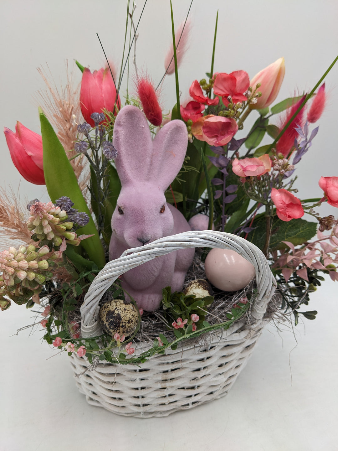 Ostergesteck Frühlingsgesteck  Hase Tulpen Hyazinthen Gräser rosa