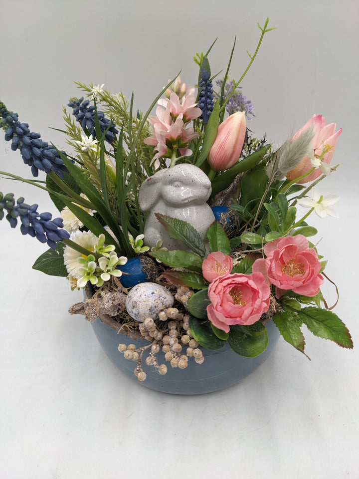 Ostergesteck Frühlingsgesteck Hyazinthen Tulpen rosa blau