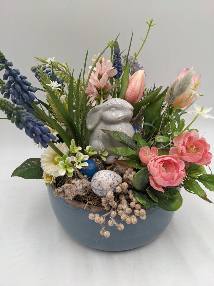 Ostergesteck Frühlingsgesteck Hyazinthen Tulpen rosa blau
