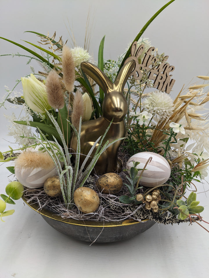 Ostergesteck Frühlingsgesteck Tulpen Gräser Eier gold weiss