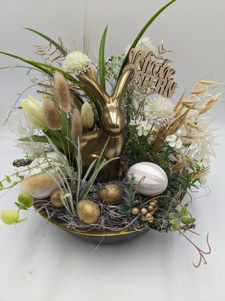 Ostergesteck Frühlingsgesteck Tulpen Gräser Eier gold weiss