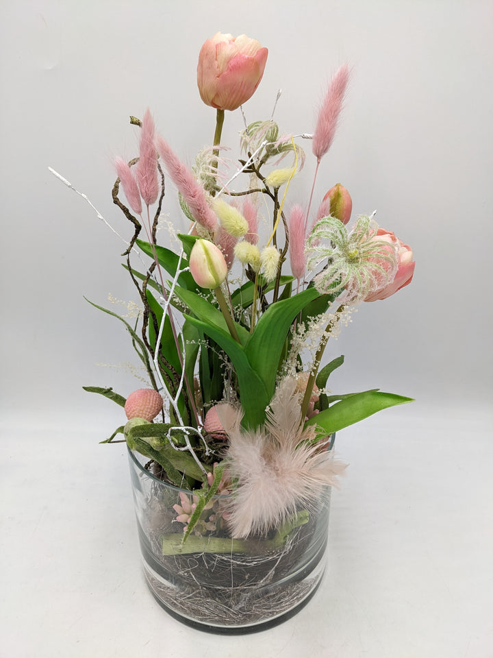 Frühlingsgesteck Tulpen Vase Federn Gräser rosa