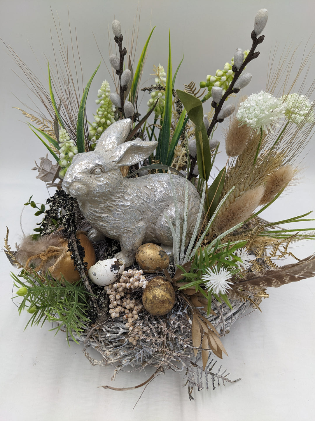Ostergesteck Frühlingsgesteck Hyazinthen Gräser Hase silber gold