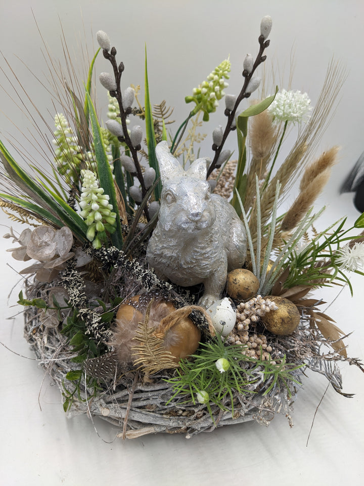 Ostergesteck Frühlingsgesteck Hyazinthen Gräser Hase silber gold