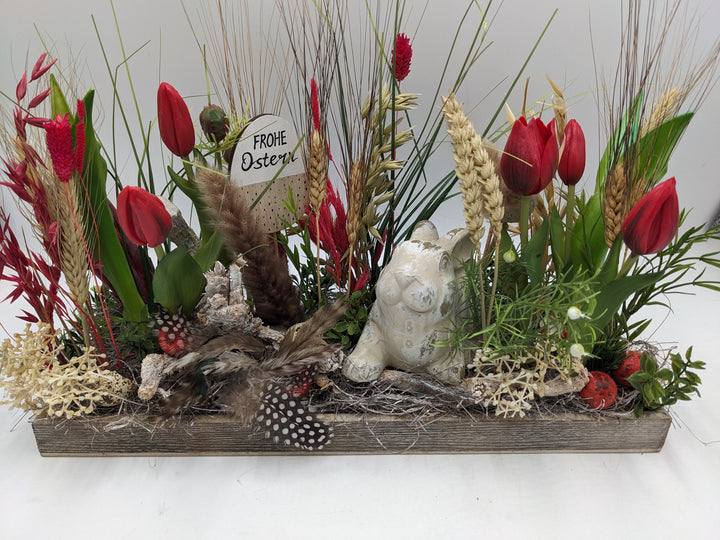 Ostergesteck Frühlingsgesteck Tulpen Gräser Hase rot