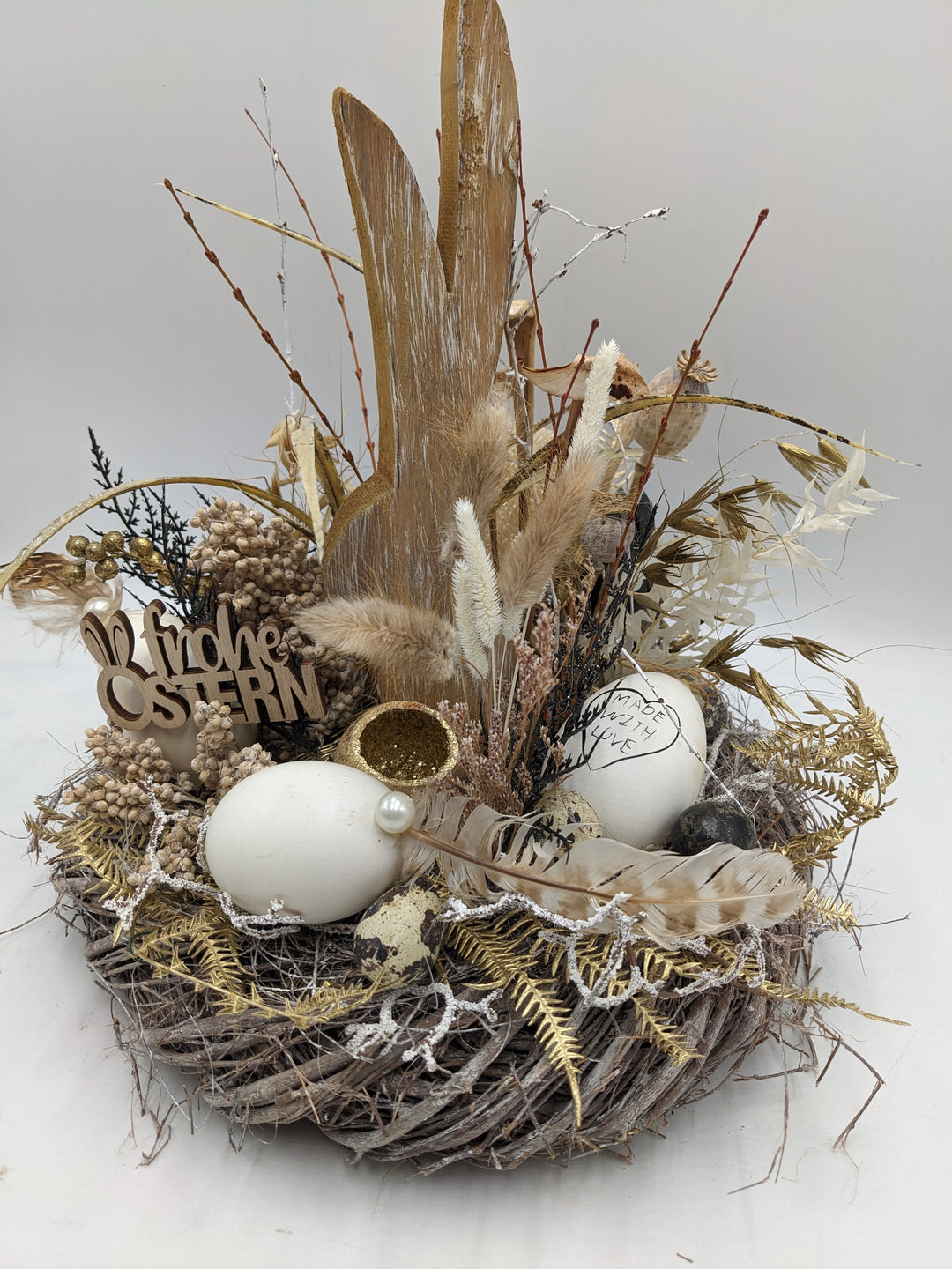 Ostergesteck Frühlingsgesteck Hase Gräser Eier natur gold