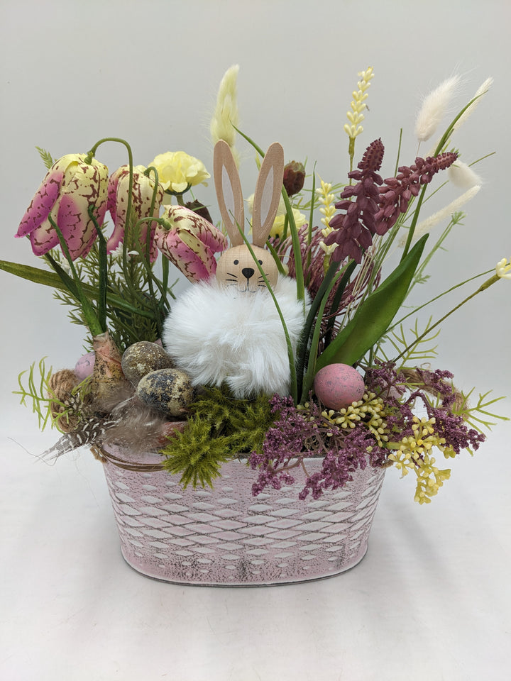 Ostergesteck Frühlingsgesteck Hase Hyazinthen rosa gelb