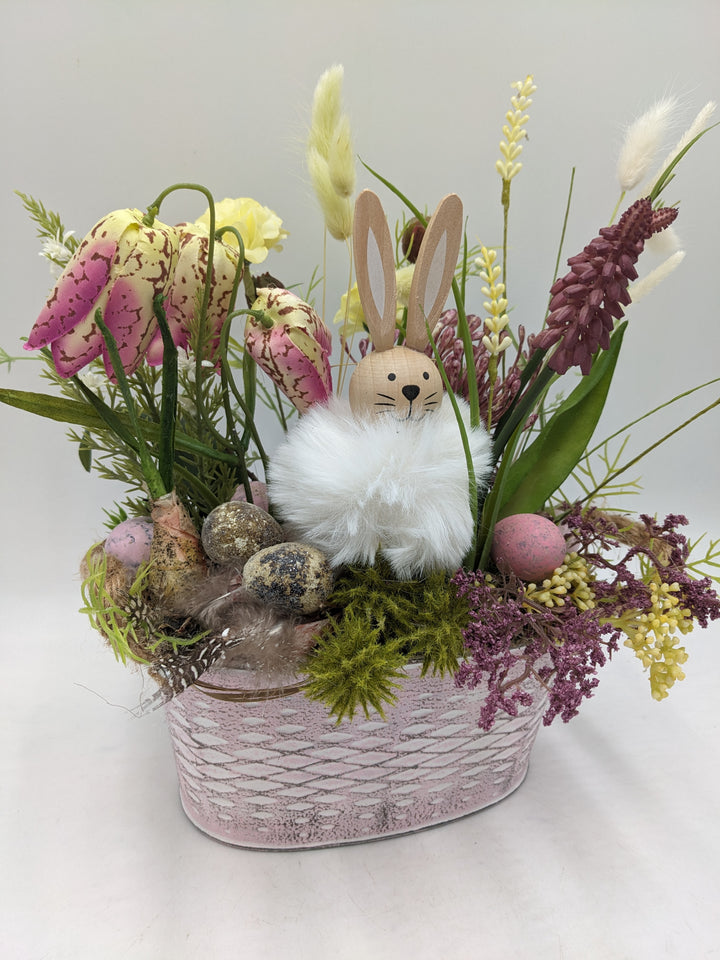 Ostergesteck Frühlingsgesteck Hase Hyazinthen rosa gelb