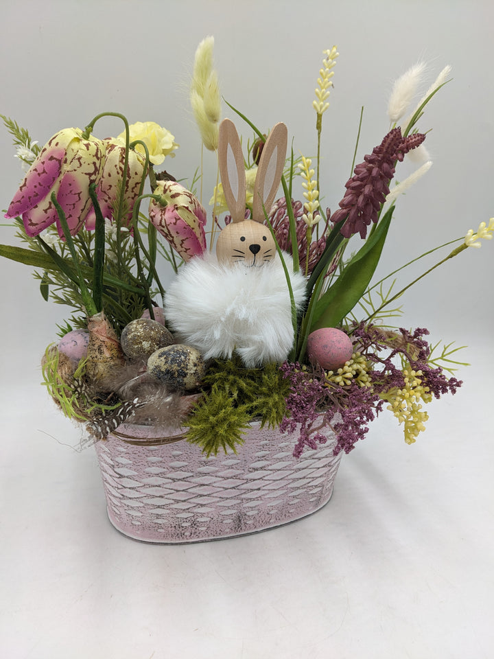 Ostergesteck Frühlingsgesteck Hase Hyazinthen rosa gelb