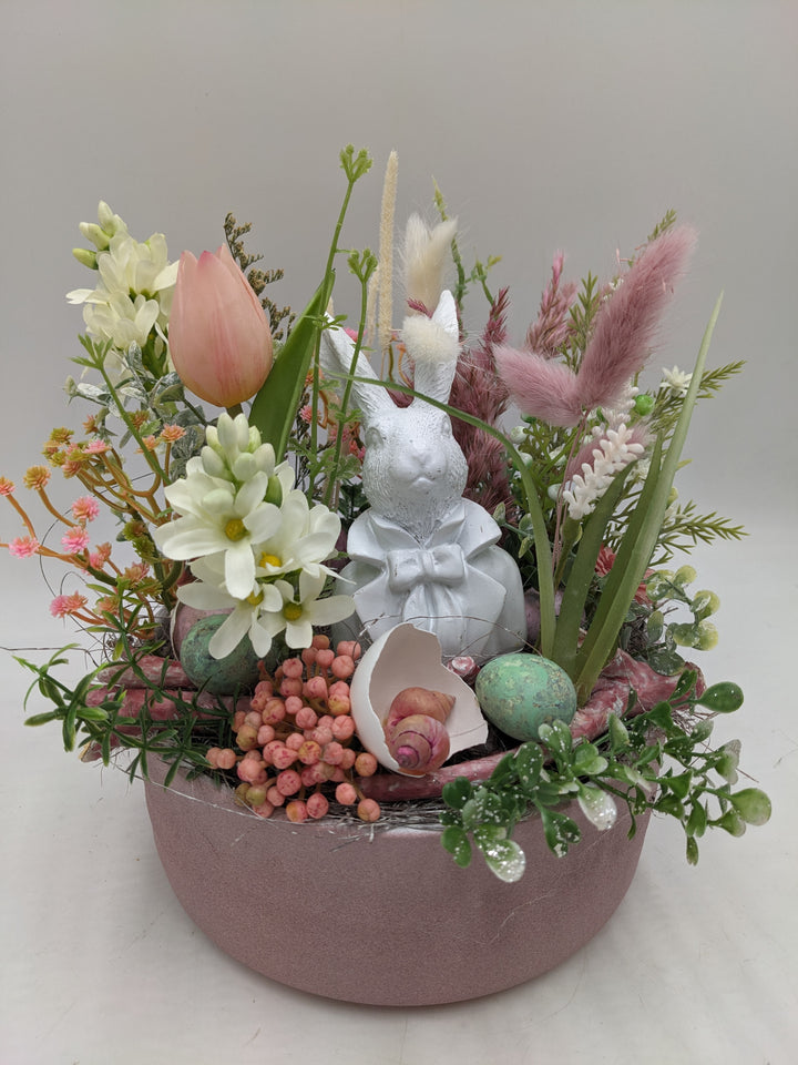 Ostergesteck Frühlingsgesteck Hyazinthen Hase rosa weiss