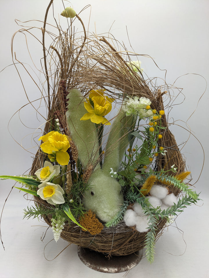 Ostergesteck Frühlingsgesteck Narzissen Hase gelb weiss