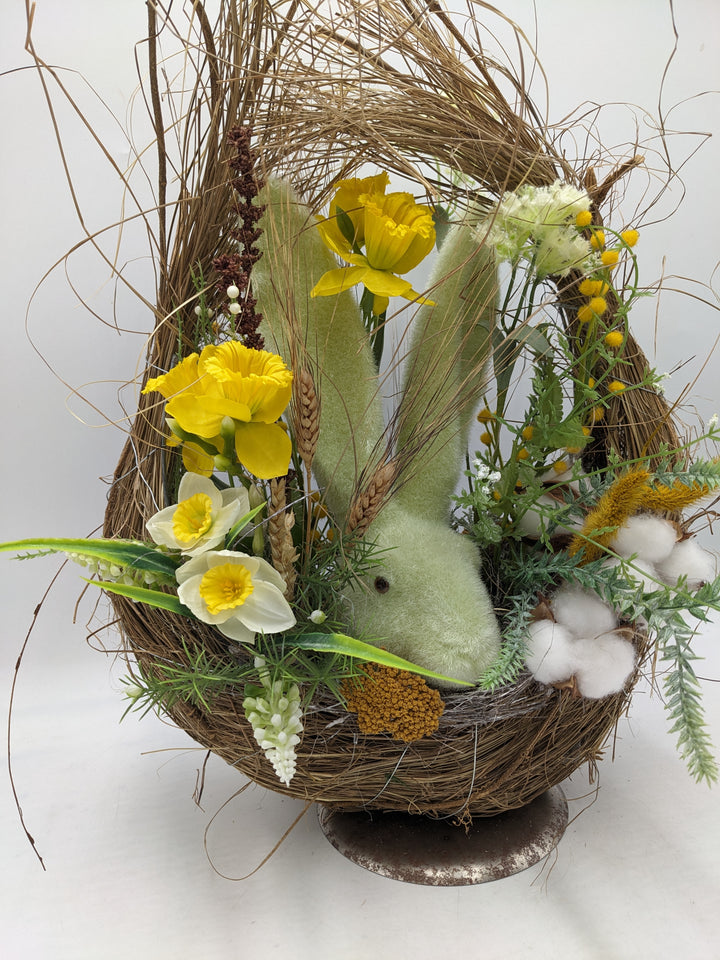 Ostergesteck Frühlingsgesteck Narzissen Hase gelb weiss