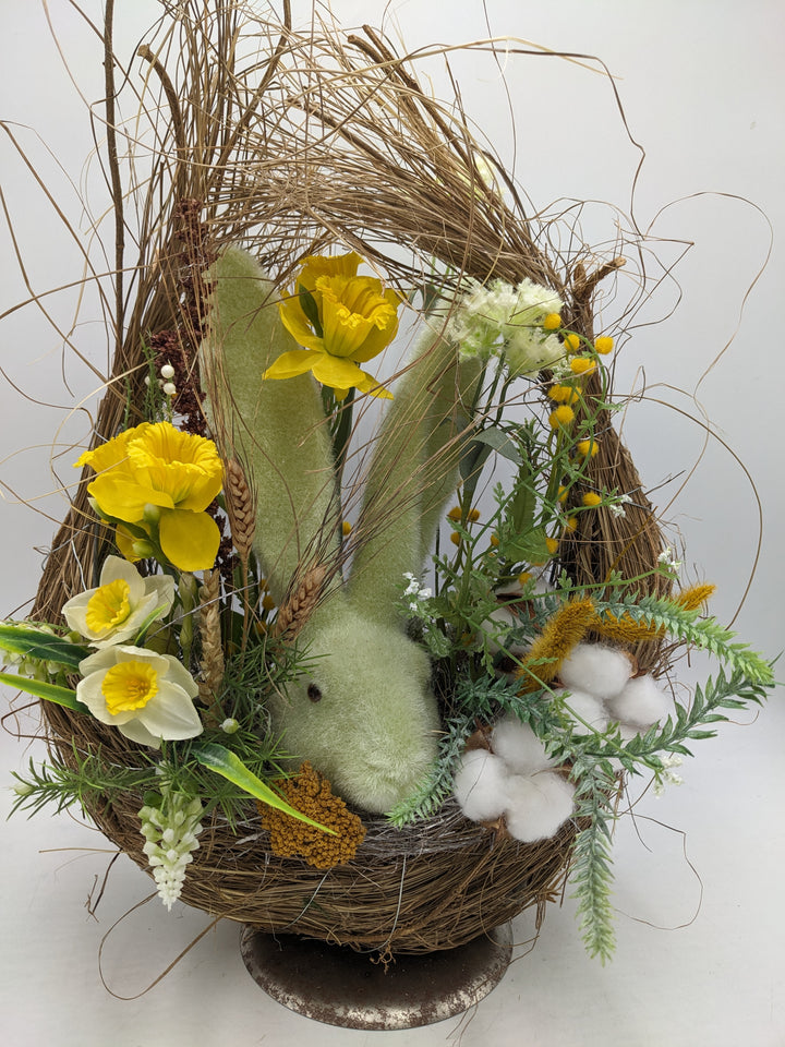 Ostergesteck Frühlingsgesteck Narzissen Hase gelb weiss