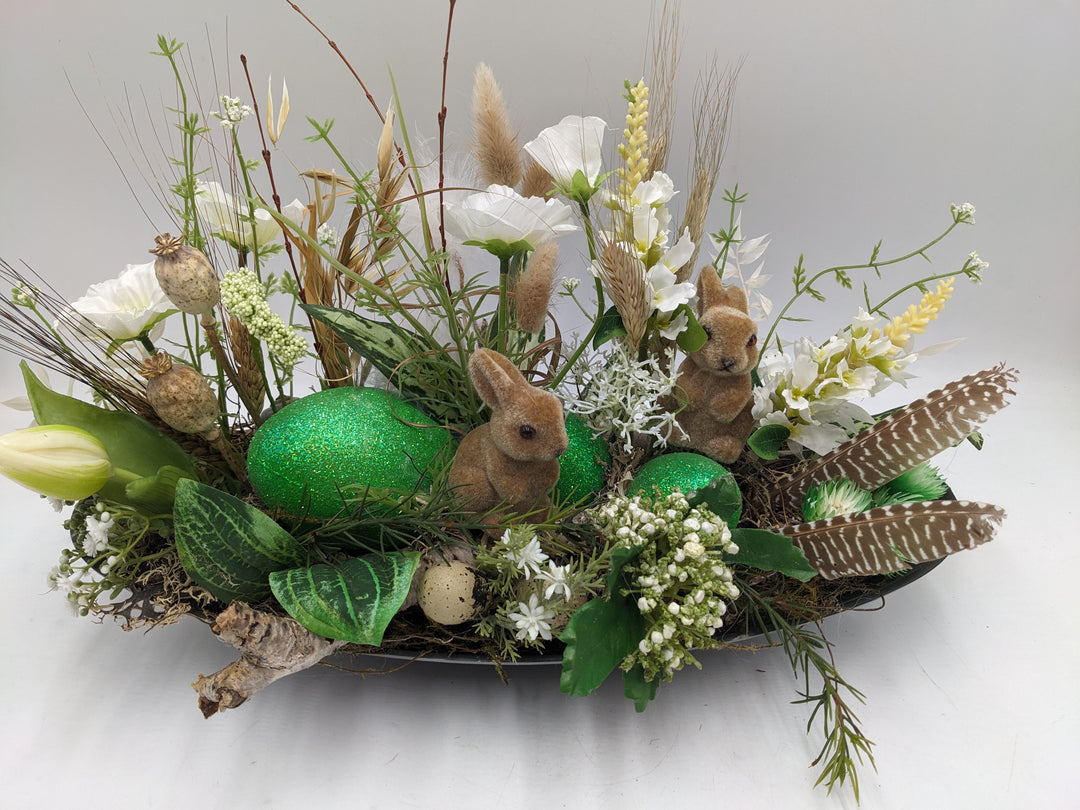 Ostergesteck Frühlingsgesteck Hasen Gräser grün weiss